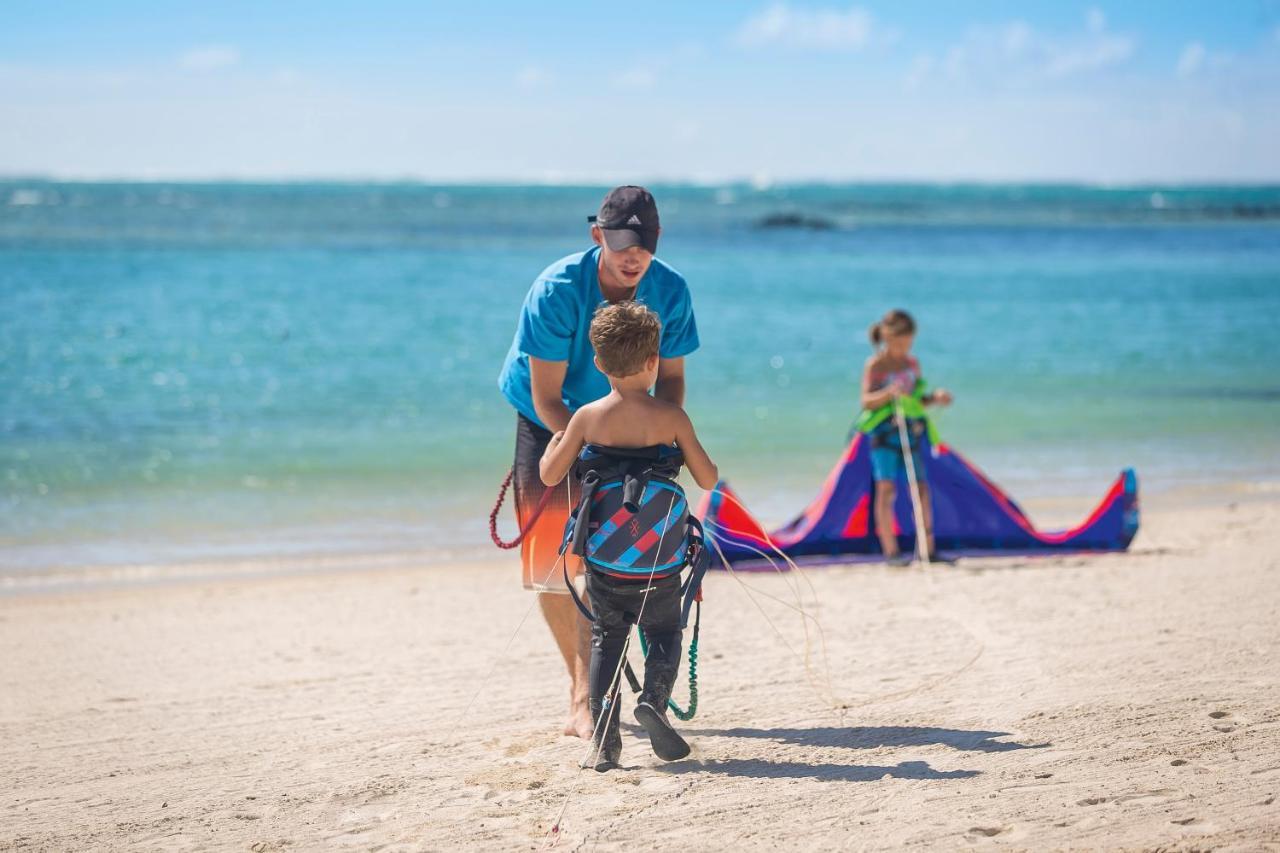 Constance Prince Maurice Poste de Flacq Bagian luar foto A kiteboarding instructor with a student