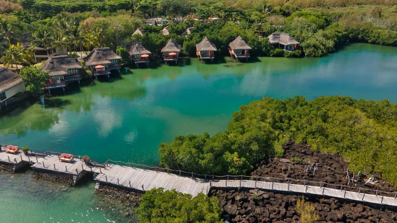 Constance Prince Maurice Poste de Flacq Bagian luar foto The resort's bungalows