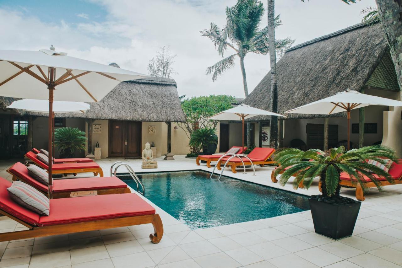 Constance Prince Maurice Poste de Flacq Bagian luar foto The swimming pool at the resort