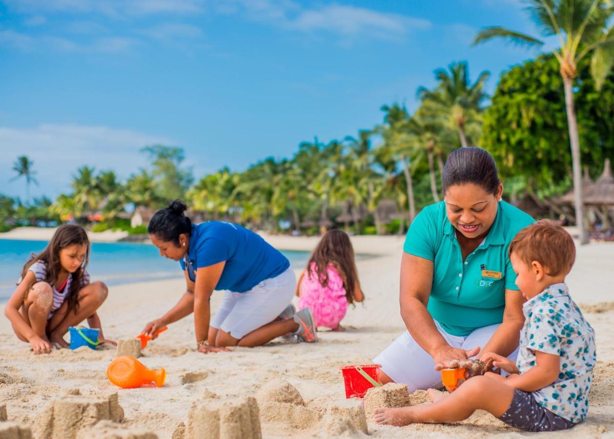 Constance Prince Maurice Poste de Flacq Bagian luar foto Families on the beach at the Sheraton Resort Fiji