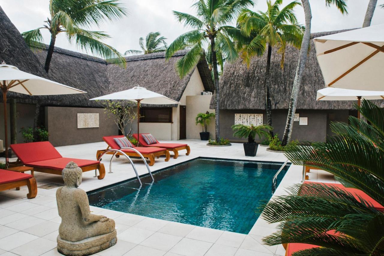 Constance Prince Maurice Poste de Flacq Bagian luar foto A pool at the resort