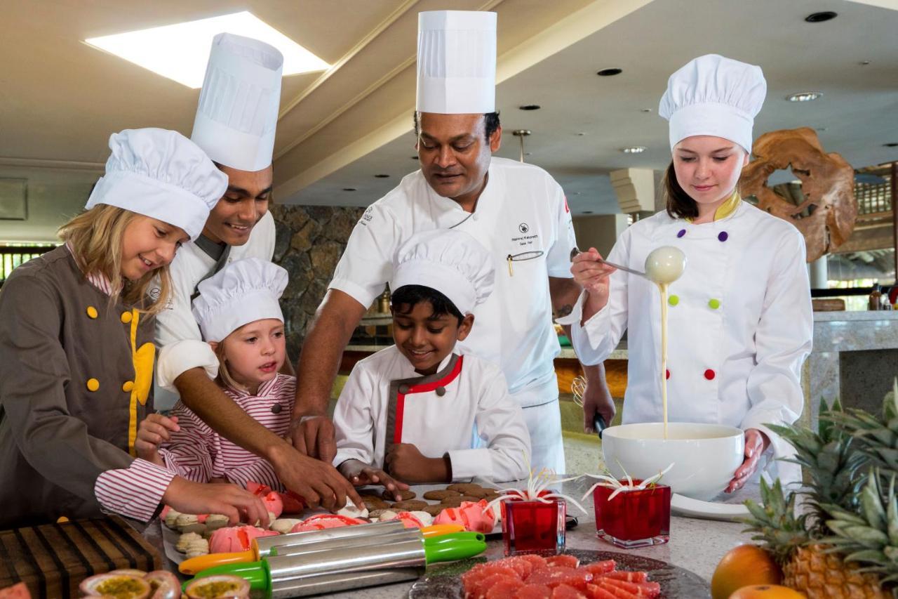 Constance Prince Maurice Poste de Flacq Bagian luar foto A family cooking class at the Oberoi, Mumbai