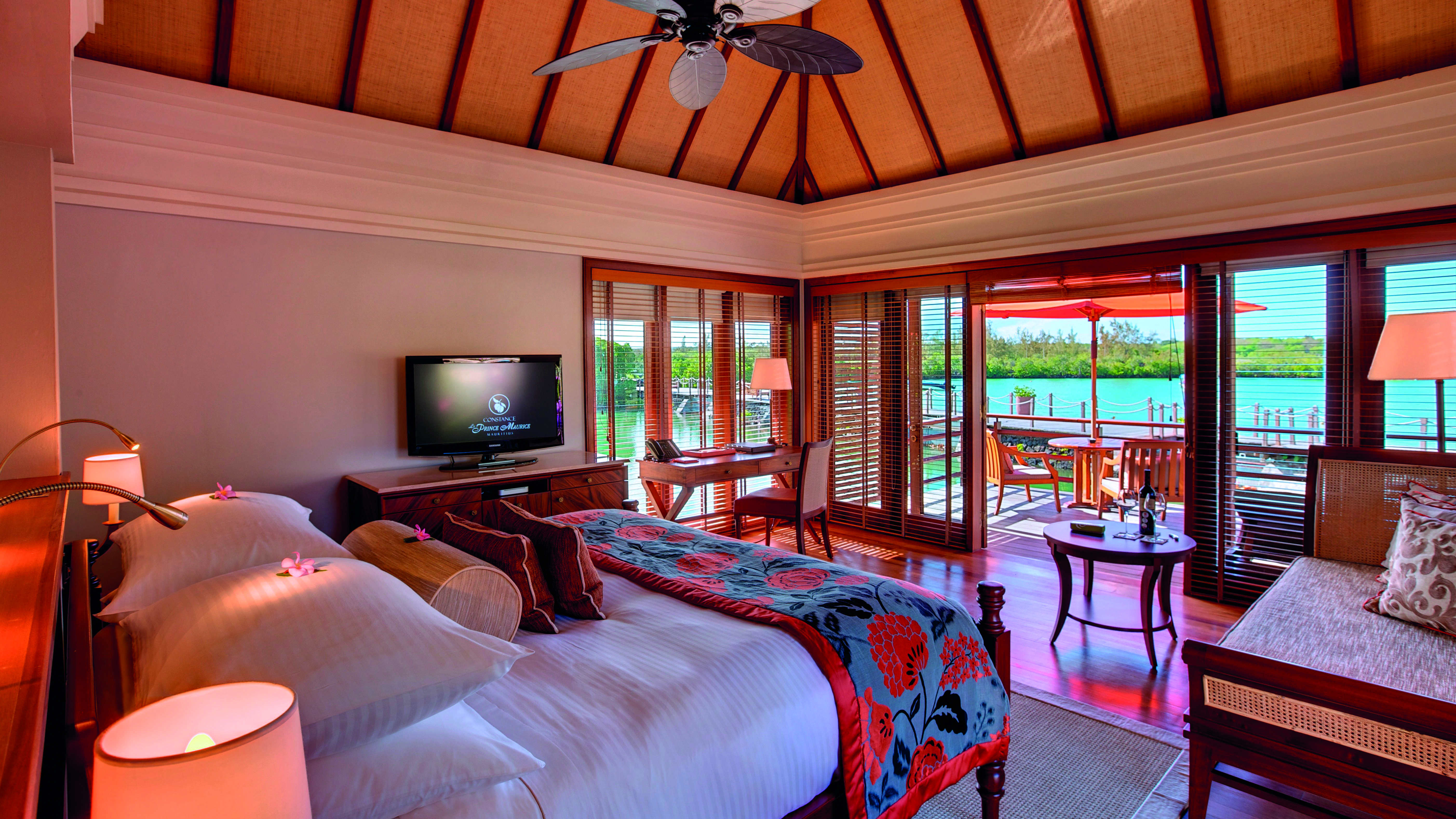 Constance Prince Maurice Poste de Flacq Bagian luar foto A room at the Four Seasons Resort Maldives at Landaa Giraavaru