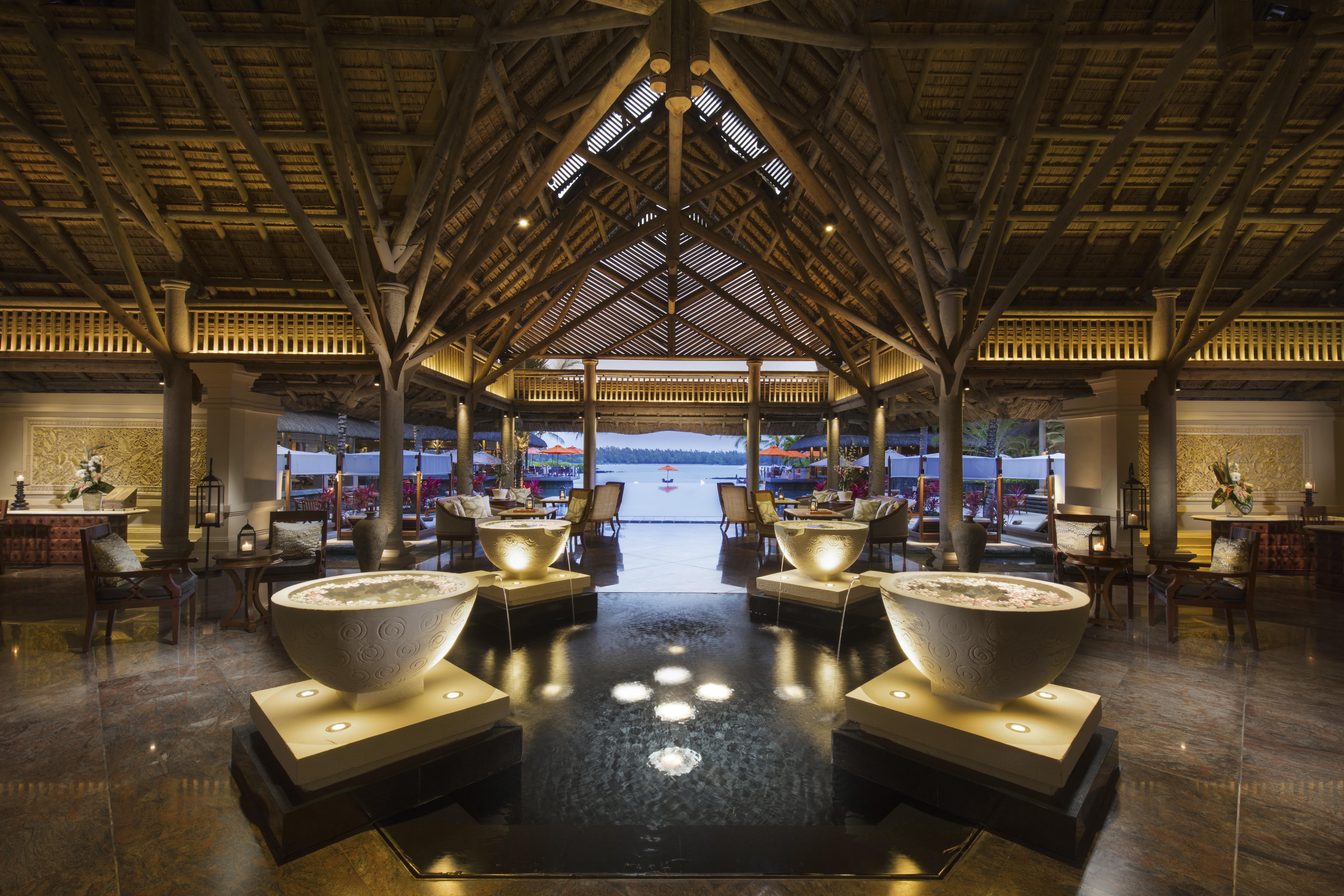 Constance Prince Maurice Poste de Flacq Bagian luar foto The restaurant at the resort