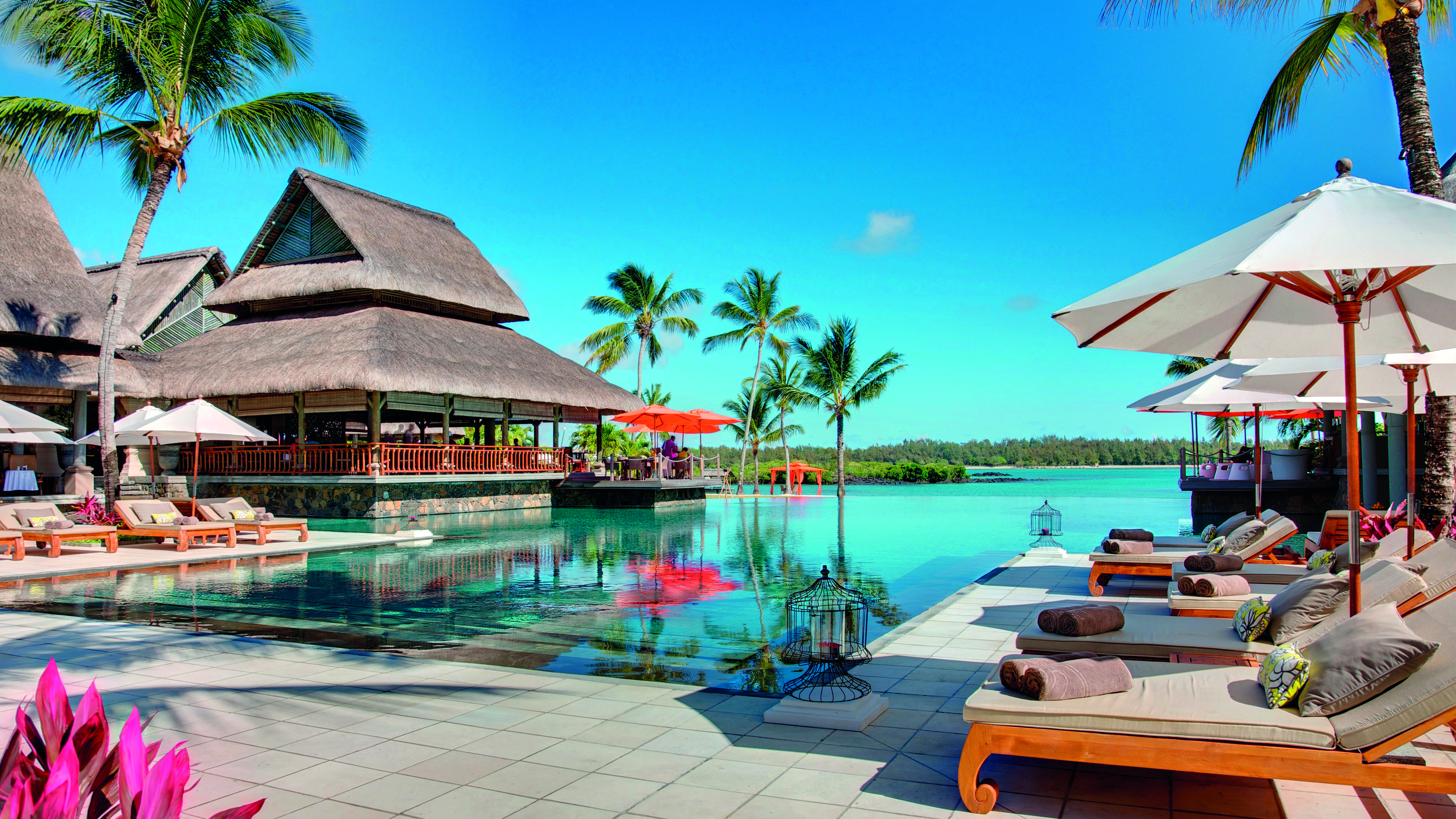 Constance Prince Maurice Poste de Flacq Bagian luar foto The pool at the Intercontinental Resort
