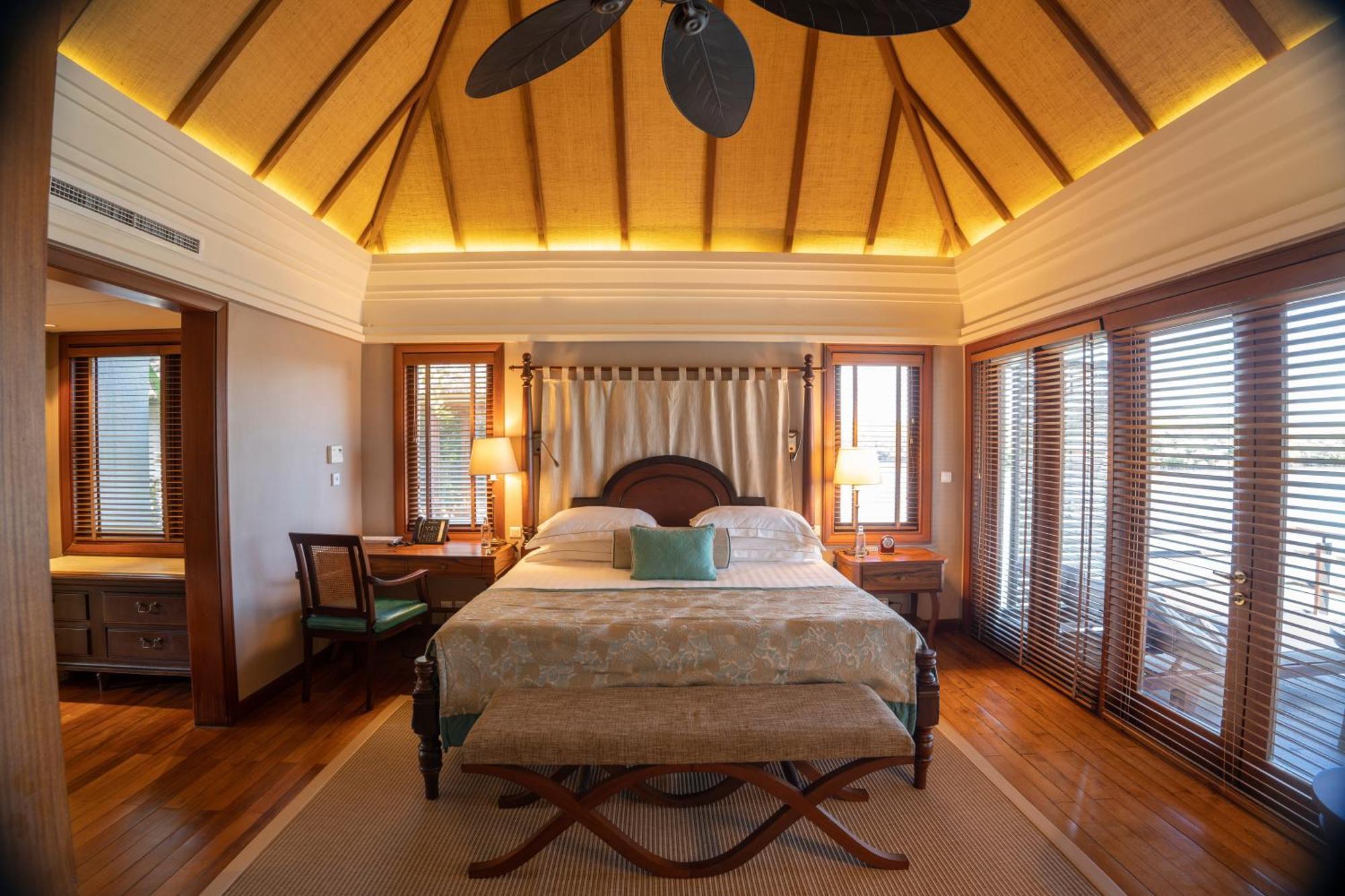 Constance Prince Maurice Poste de Flacq Bagian luar foto A bedroom at the resort