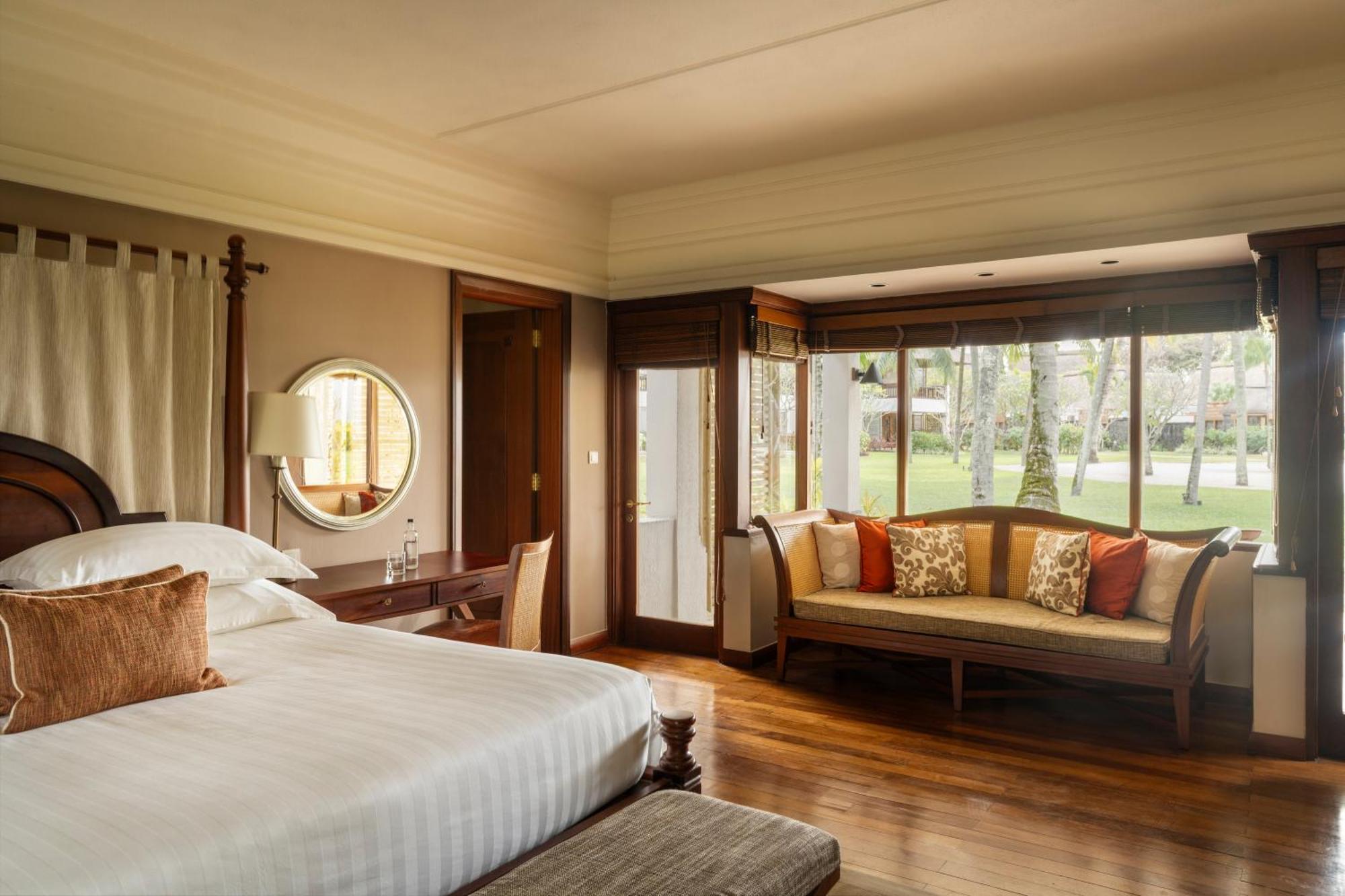 Constance Prince Maurice Poste de Flacq Bagian luar foto A bedroom at the Four Seasons Resort