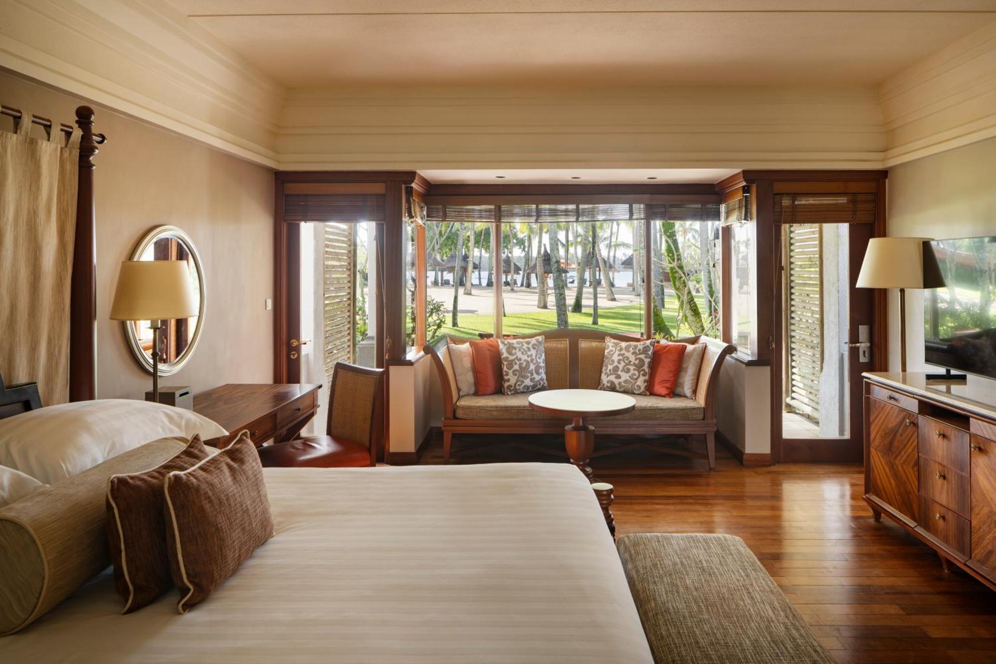 Constance Prince Maurice Poste de Flacq Bagian luar foto A guest room at the Four Seasons Resort