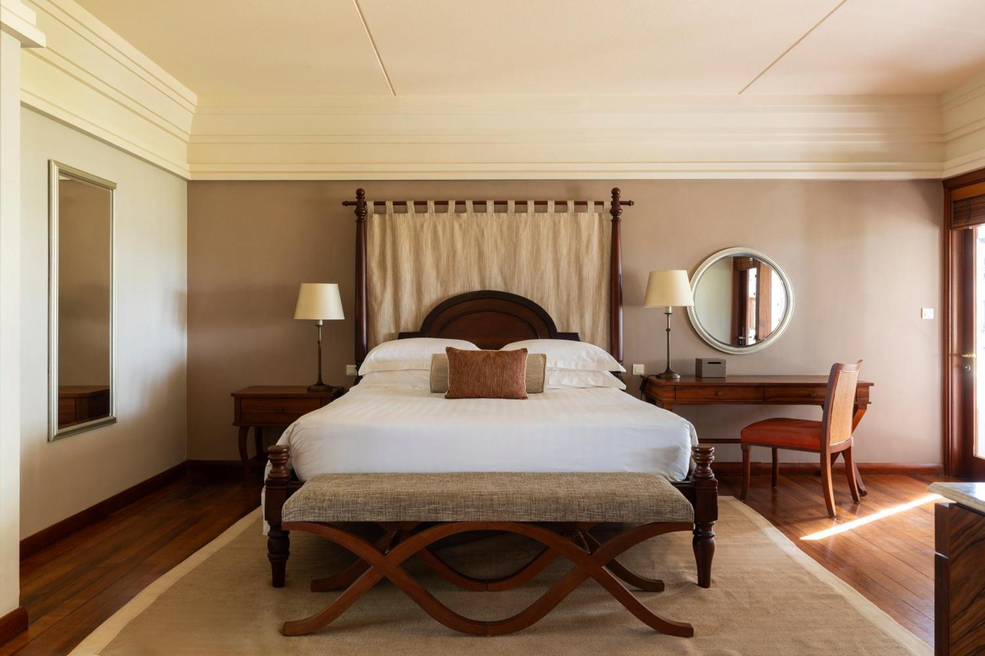 Constance Prince Maurice Poste de Flacq Bagian luar foto A bedroom at the Taj Bengal
