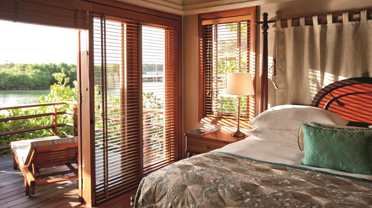 Constance Prince Maurice Poste de Flacq Bagian luar foto A bedroom at the Four Seasons Resort